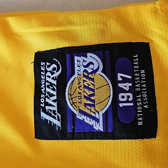 Lakers 23 - Picture 4 of 6